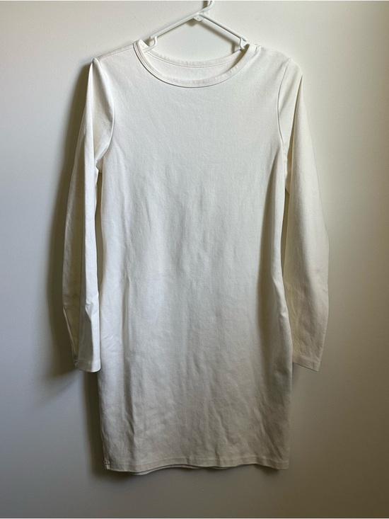 Dresses & Skirts - Classic White Long-Sleeve Crewneck Dress